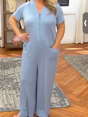 Bumblebella by Jill MartinLight Blue Short-Sleeve Wide-Leg Jumpsuit with Pockets